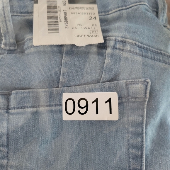 GBG Los Angeles Women's Jeans Light Wash Denim Sz 24 Skinny Leg Stretch NWT - Picture 11 of 11